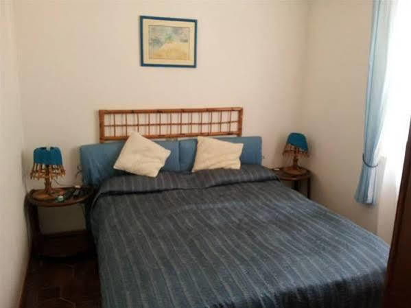Bed & Breakfast Yin & Yang San Pantaleo Exterior foto